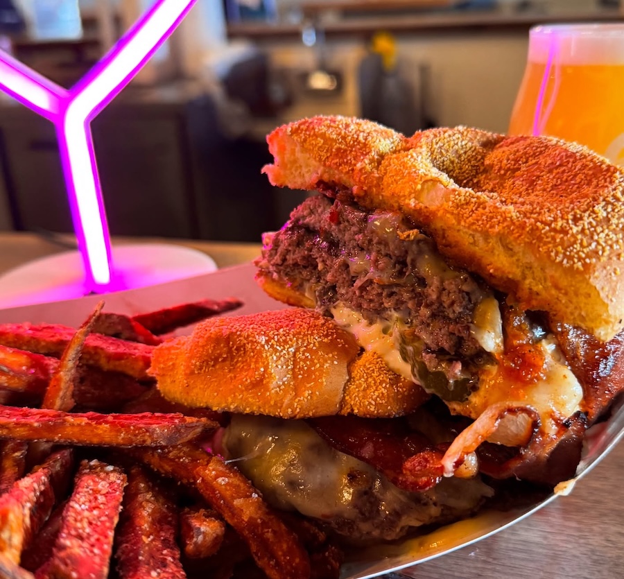 Black Lung smash burger - Illinois Brewing