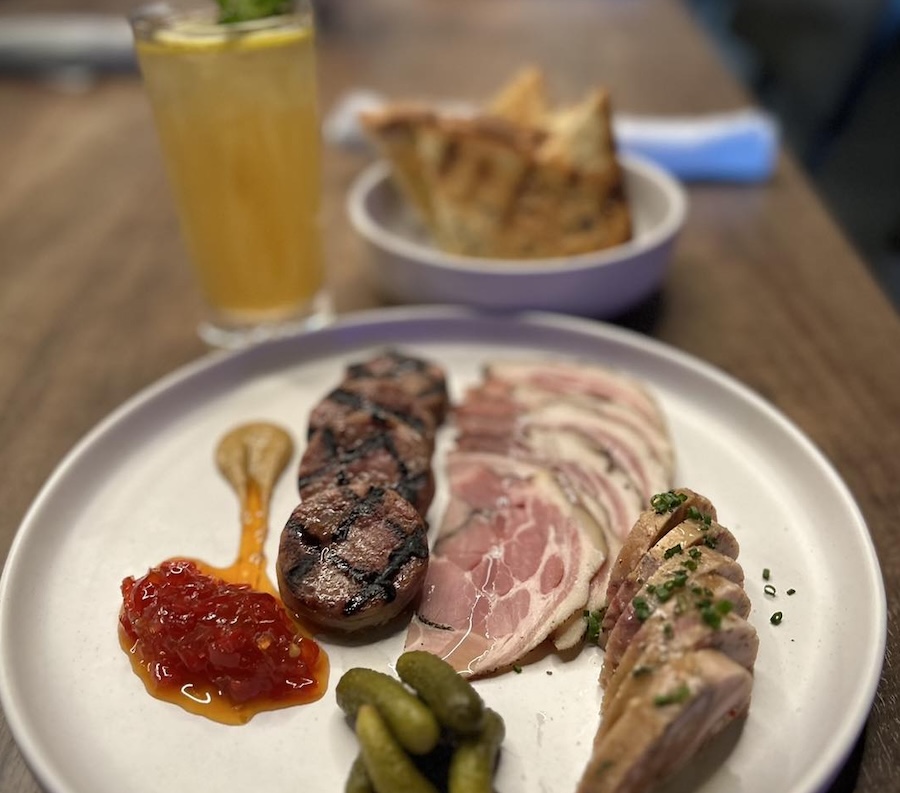 Misktatonic butchers board - Illinois Brewing